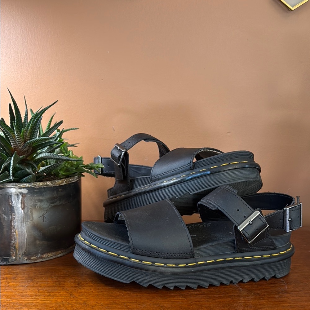 Dr. Martens Voss Sandal